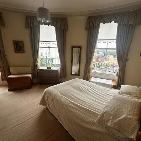 Lägenhet 4-beds Sleeps 8 Sea View & Pet Friendly