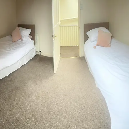 Lägenhet 4-beds Sleeps 8 Sea View & Pet Friendly *