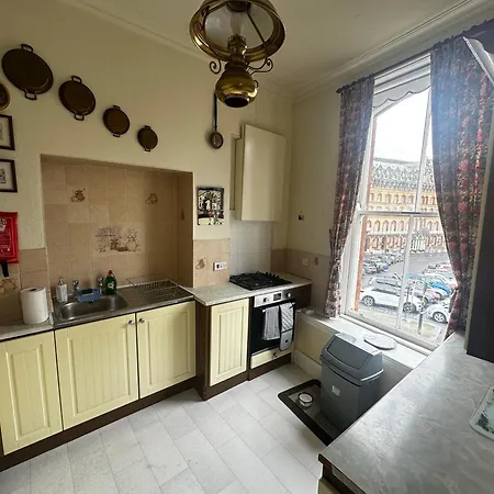 4-beds Sleeps 8 Sea View & Pet Friendly *