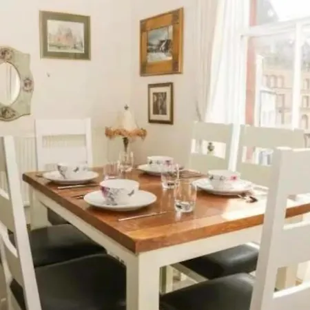 4-beds Sleeps 8 Sea View & Pet Friendly Скарборо
