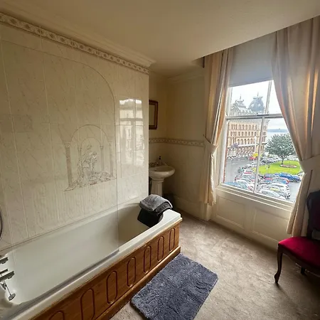 Апартаменты 4-beds Sleeps 8 Sea View & Pet Friendly Скарборо